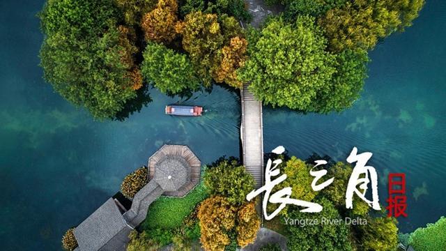 华体会体育官方网站-歌手田震邀请江苏女足听演唱会