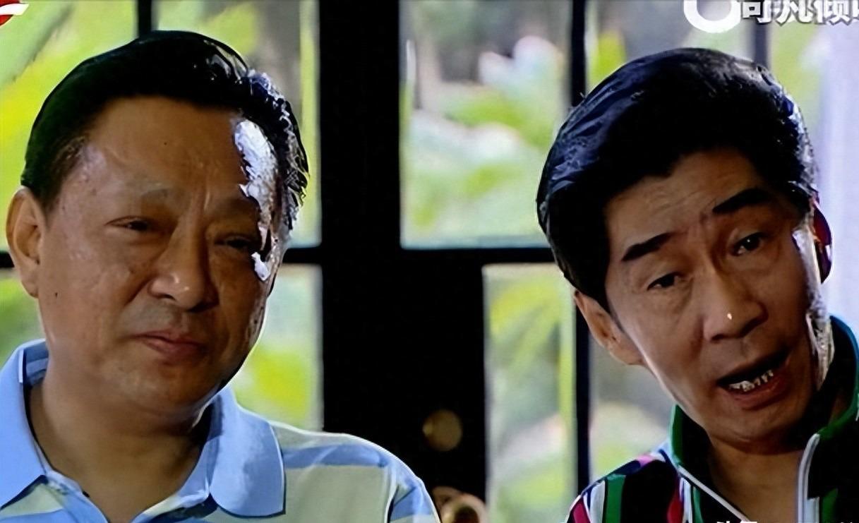 华体会体育-阿德阿庆原来都是球迷！出席上海高中足球联赛，年近70又获新身份